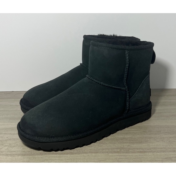 NEW UGG Classic Mini II Black Short Boot Size 10 - Picture 5 of 11